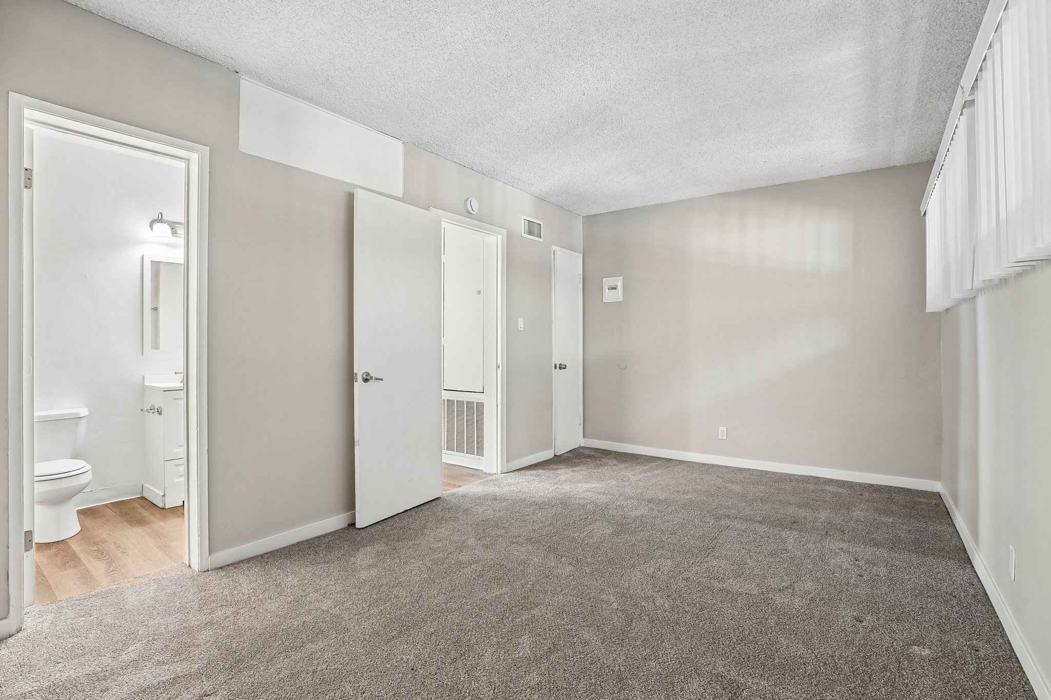bedroom carpet ensuite access at Terraces